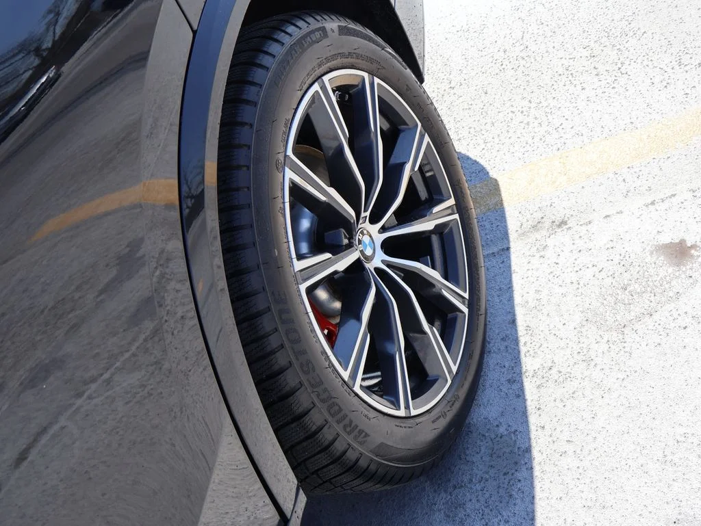 Used 2025 Black BMW M60i image 41