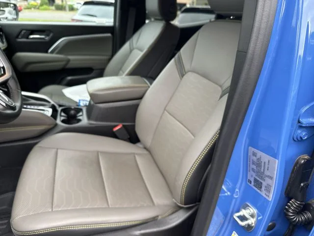 Used 2025 Blue Chevrolet ZR2 image 13