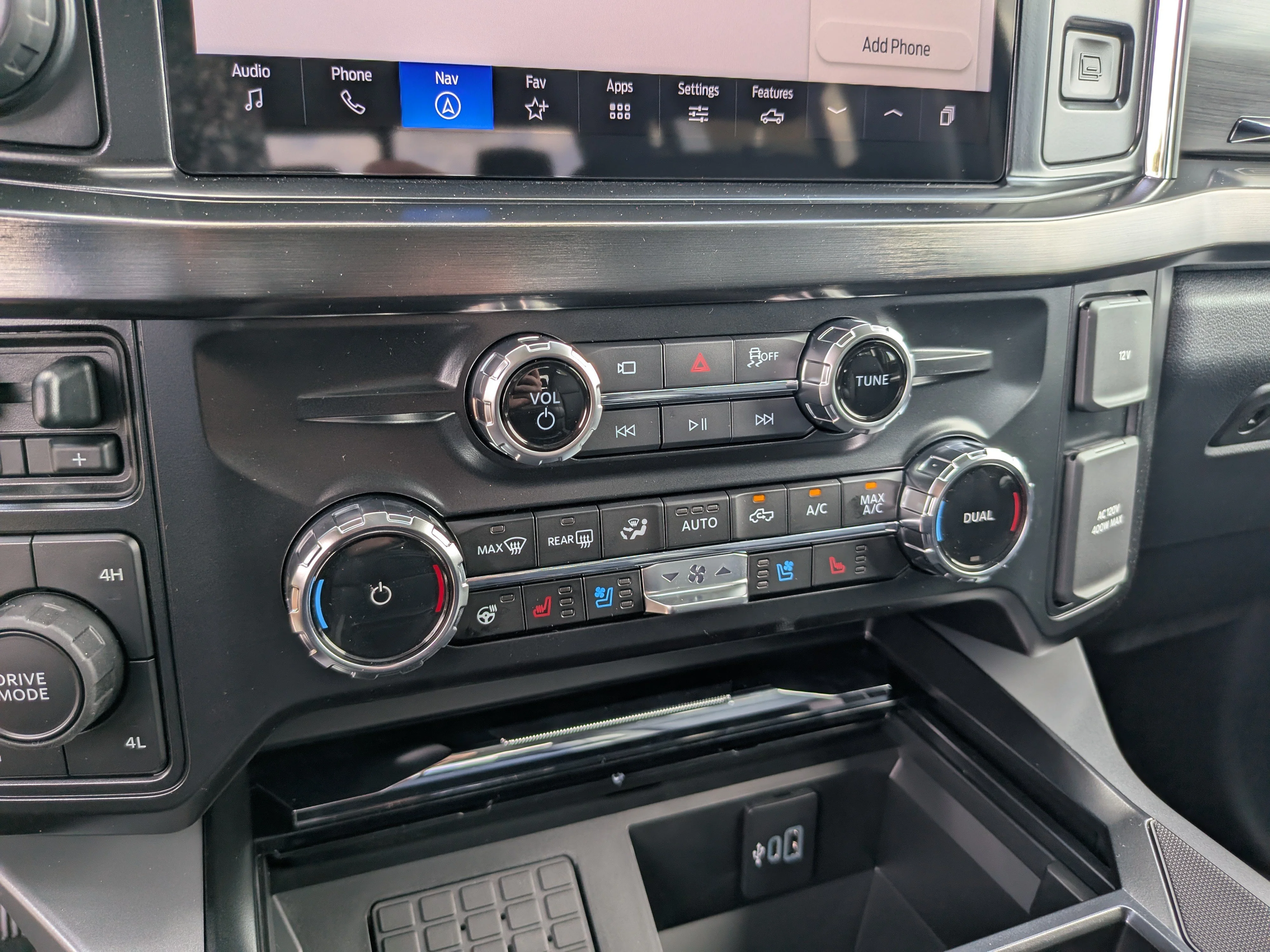 New 2026 Star White Metallic Tri-Coat Ford F-250® Lariat® image 25
