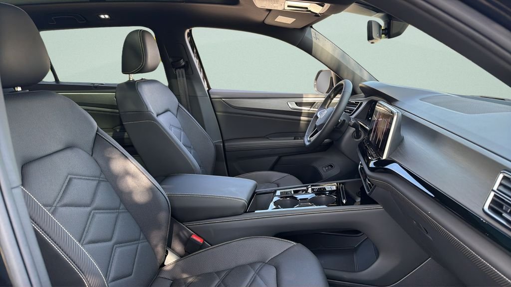 New 2026 Deep Black Pearl Volkswagen SE w/Technology image 27