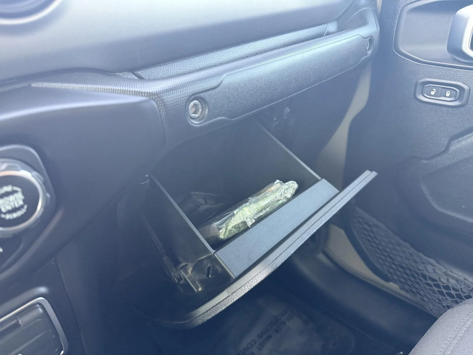 Used 2020 Gator Clearcoat Jeep Sport S image 17
