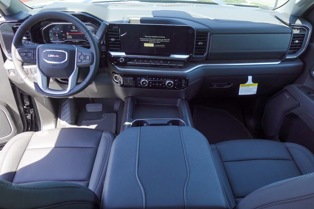 Used 2025 Onyx Black GMC SLT image 27