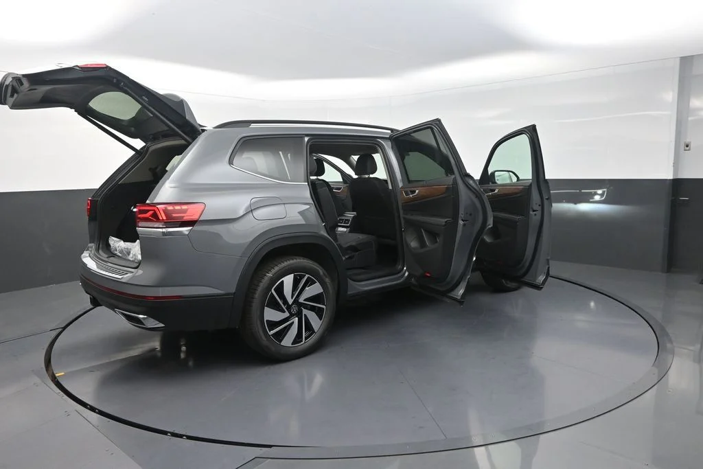 New 2026  Volkswagen SE w/Technology image 36