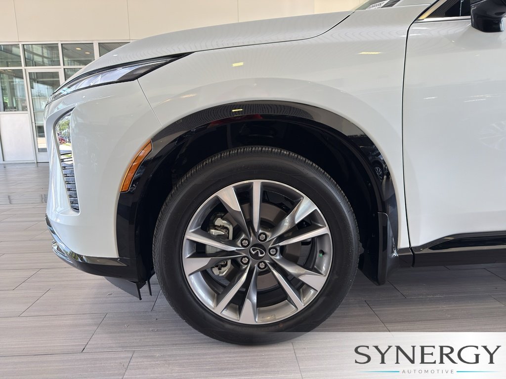 New 2027 RADIANT WHITE INFINITI Luxe AWD image 9