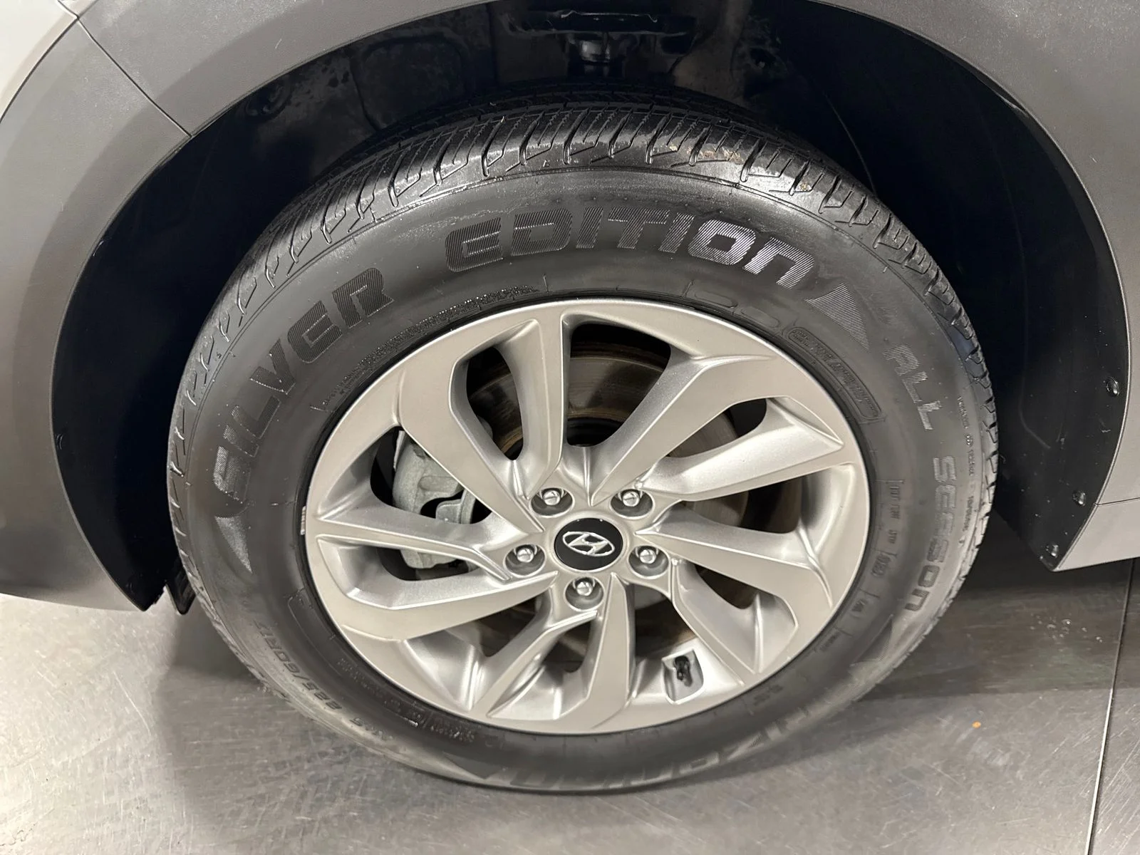 Used 2018 Molten Silver Hyundai SEL image 2