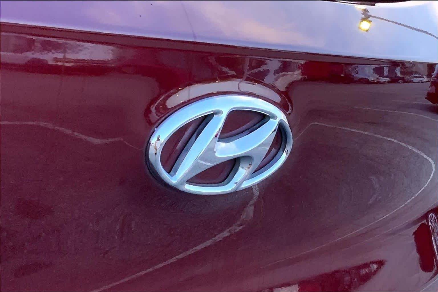 Used 2020 Gemstone Red Hyundai SEL image 9