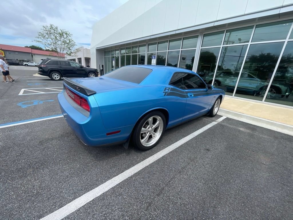 Used 2009 Blue Dodge R/T image 3