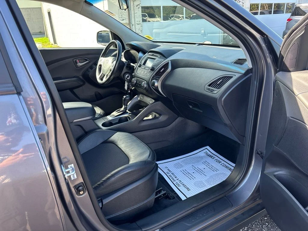 Used 2015 Gray Hyundai SE image 28