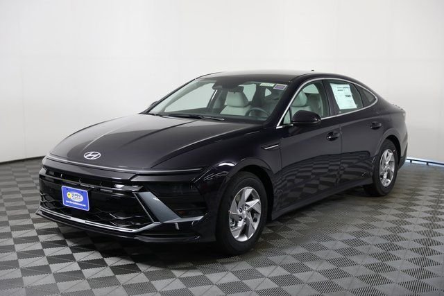 New 2026 Blue Hyundai SE image 2