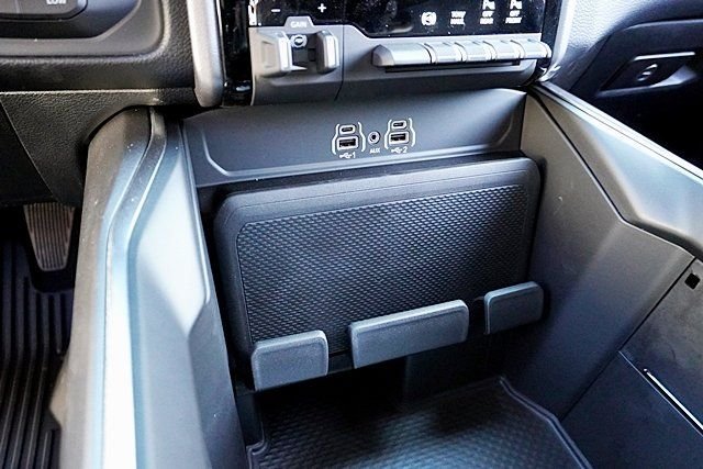 New 2026 Bright White Clear-Coat Exterior Paint RAM Big Horn image 34