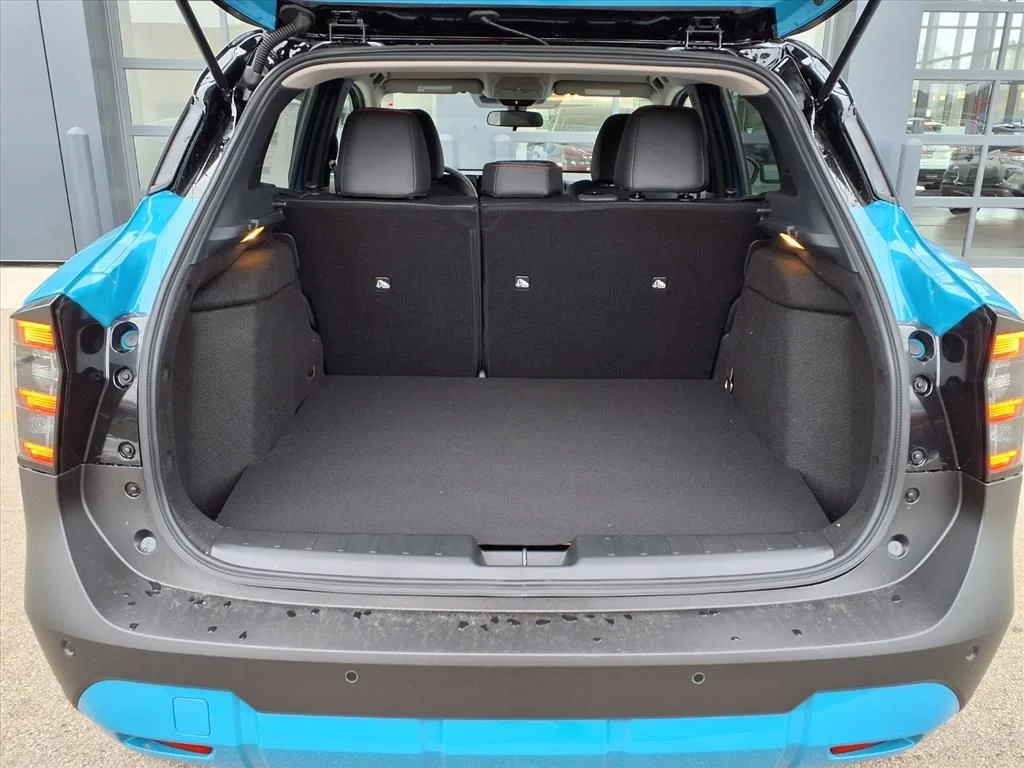 New 2026 Arctic Ice Blue Metallic / Super Black Two-tone Nissan SR image 5