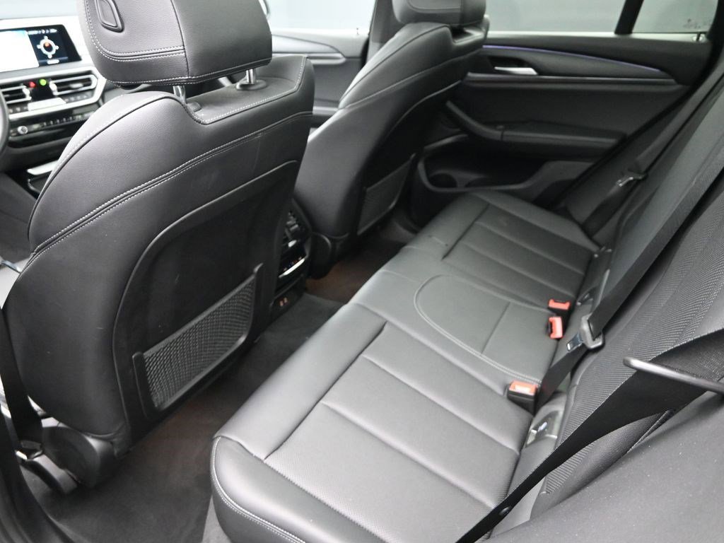 Used 2024 White Metallic BMW xDrive30i image 16
