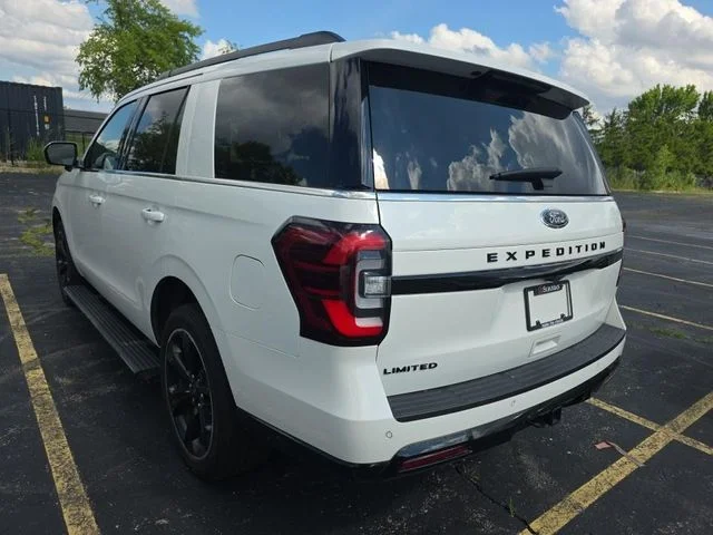Used 2023 White Ford Limited image 3