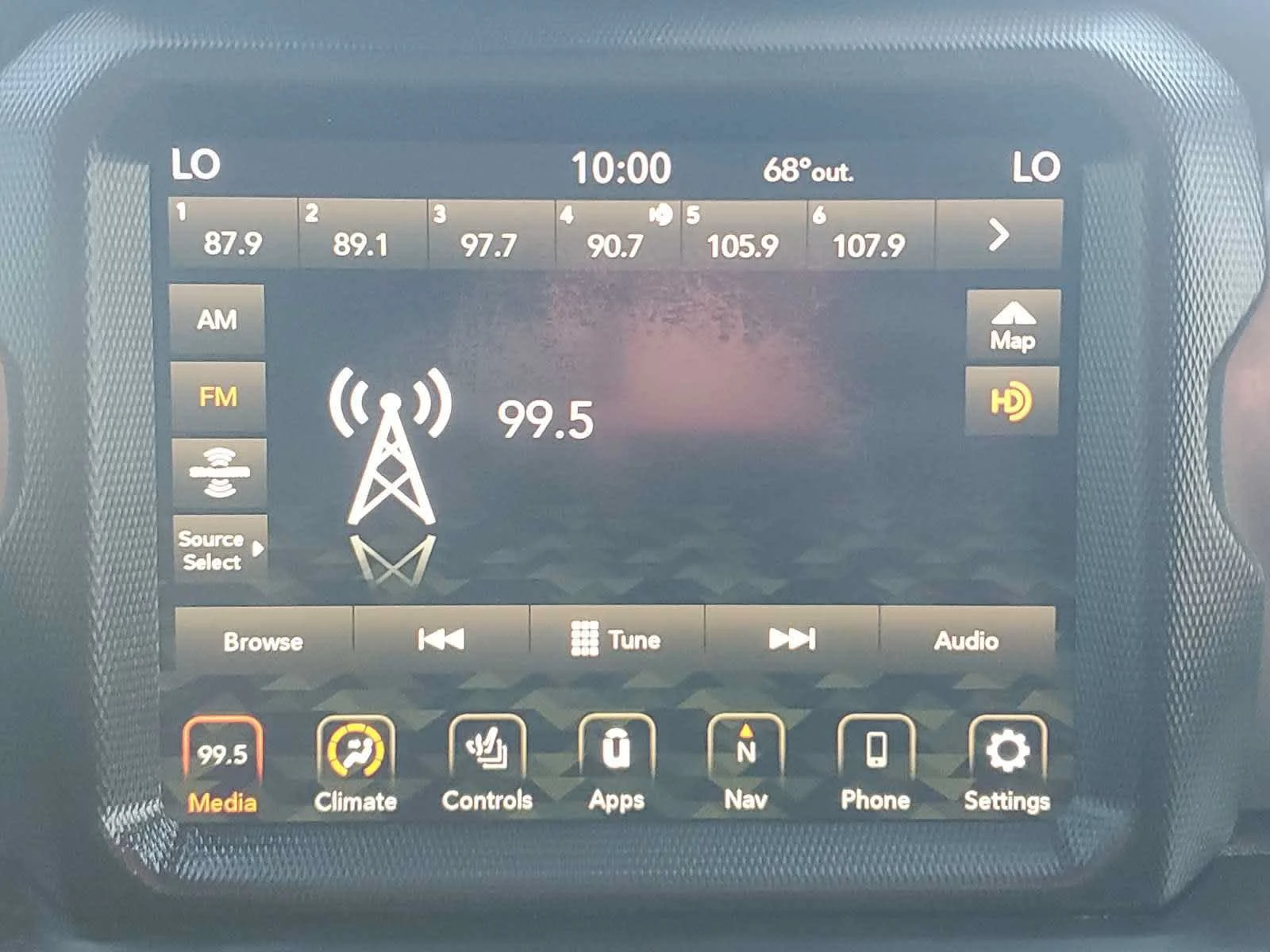 Used 2020  Jeep Sahara image 21