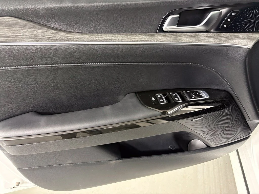 Used 2025 White Kia EX image 14