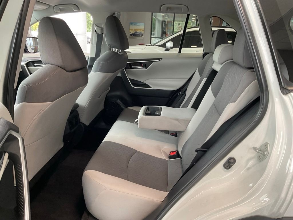 Used 2021 White Toyota XLE image 20