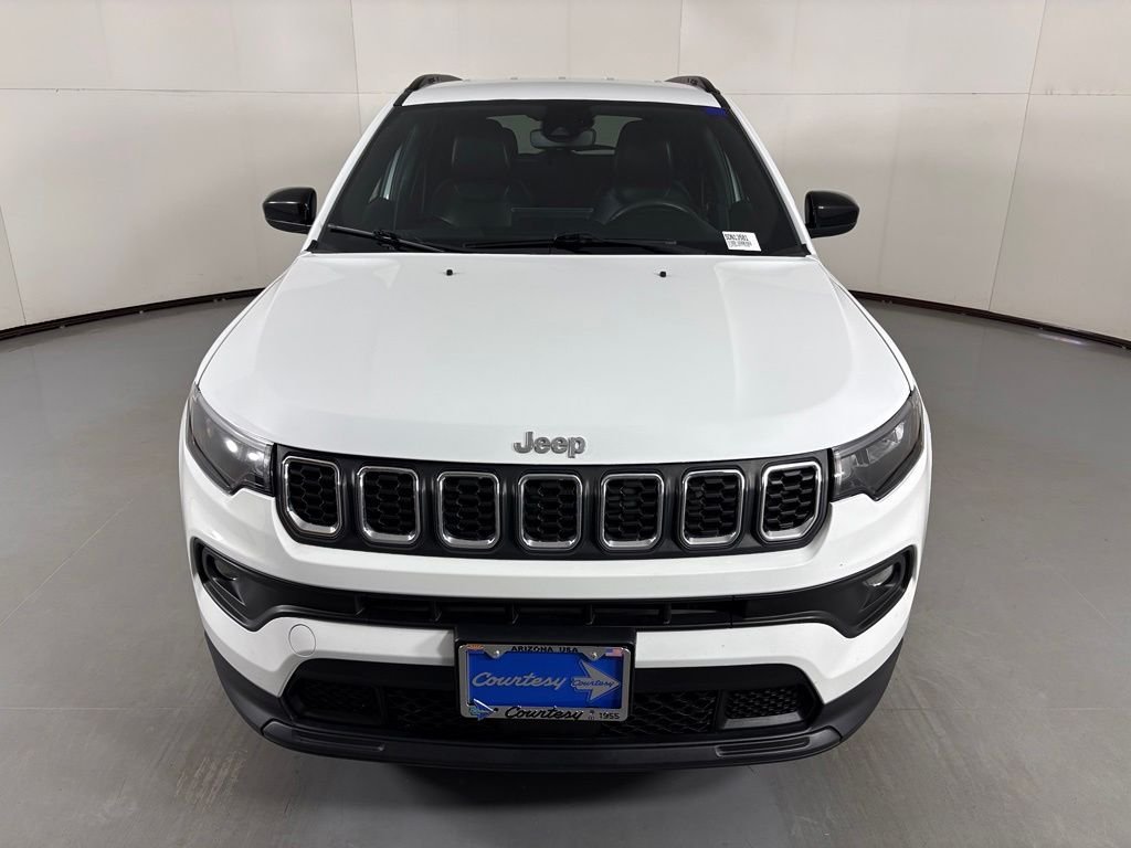 Used 2024 White Jeep Latitude image 3