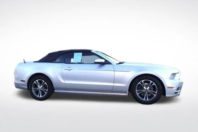 Used 2014 Silver Ford V6 Premium image 13