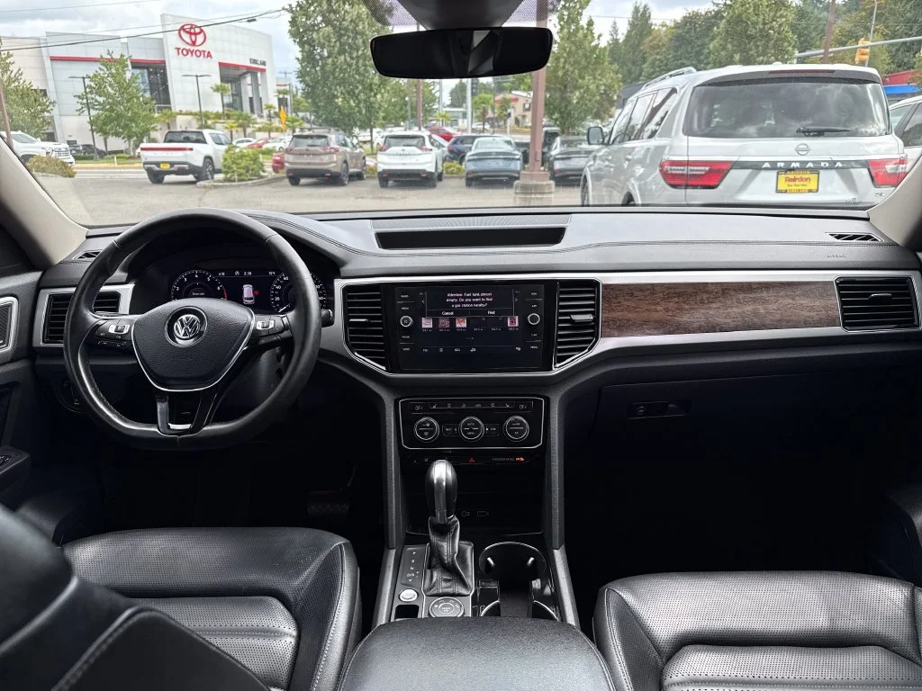 Used 2018 Deep Black Volkswagen 3.6L V6 SEL Premium image 11