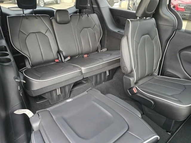 New 2026 Bright White Clearcoat Chrysler Limited image 33