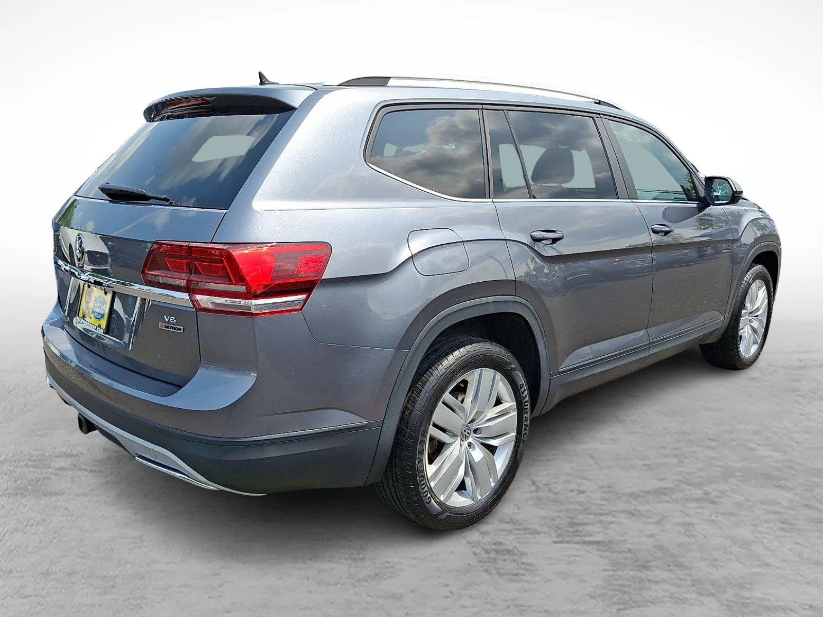 Used 2019 Platinum Gray Metallic Volkswagen 3.6L V6 SE w/Technology image 6
