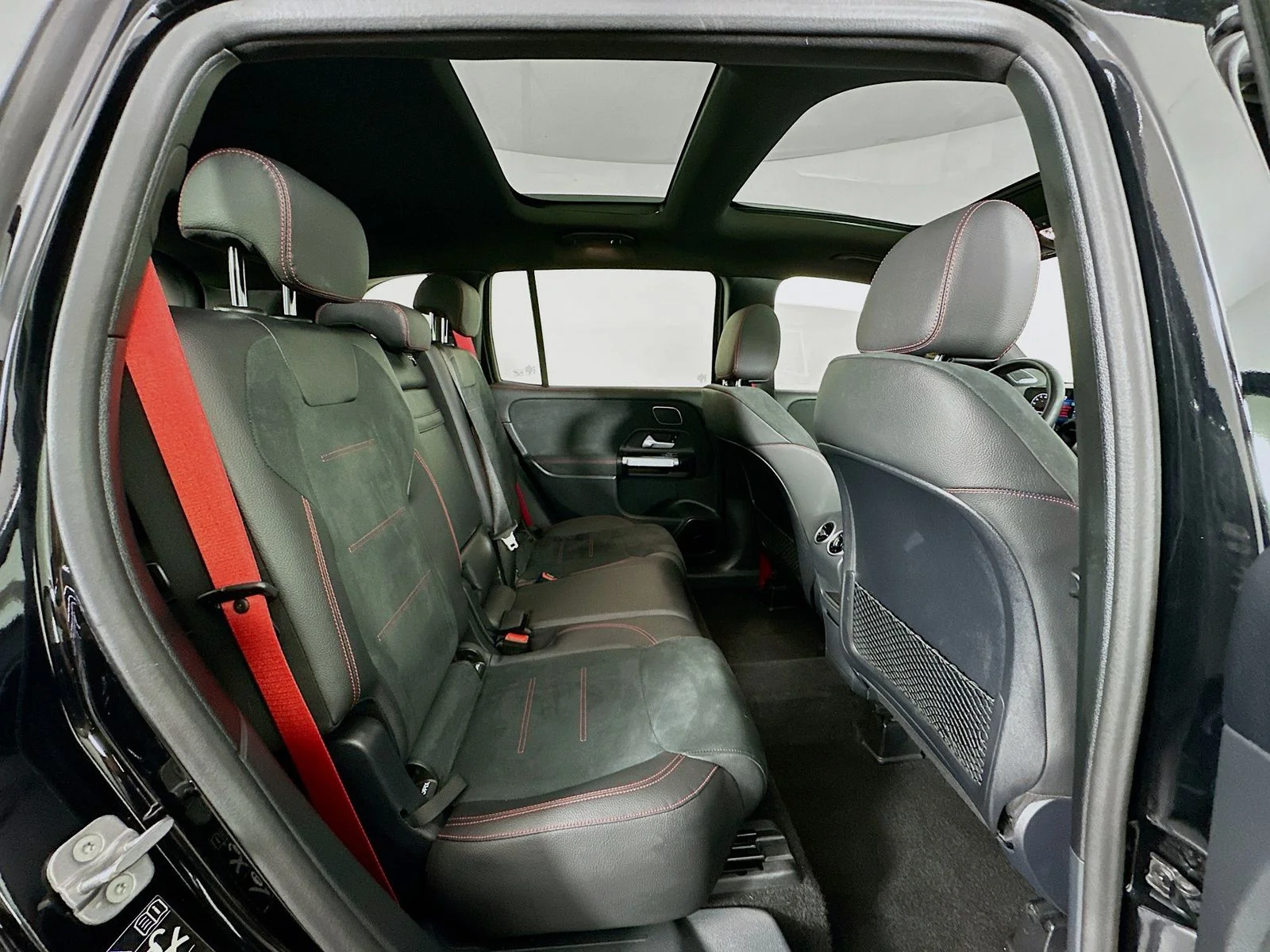 2025 Mercedes-Benz GLB GLB35 AMG - Photo 27