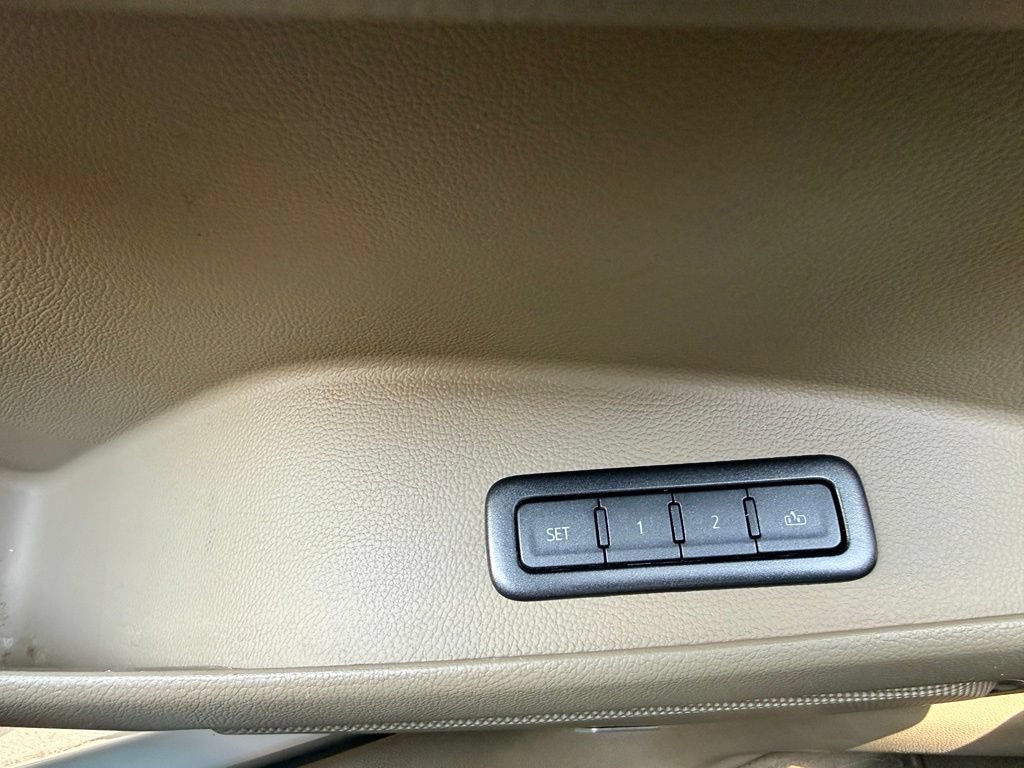 Used 2020 SUMMIT WHITE Chevrolet Premier image 11