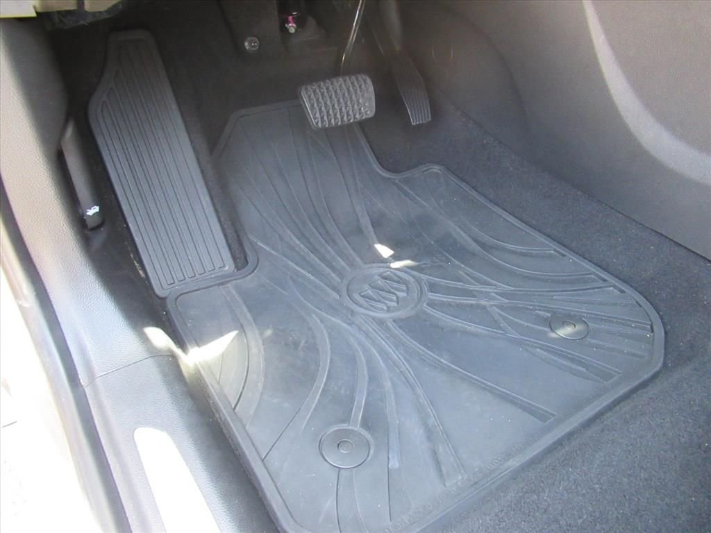 Used 2019 Brown Buick Essence image 31