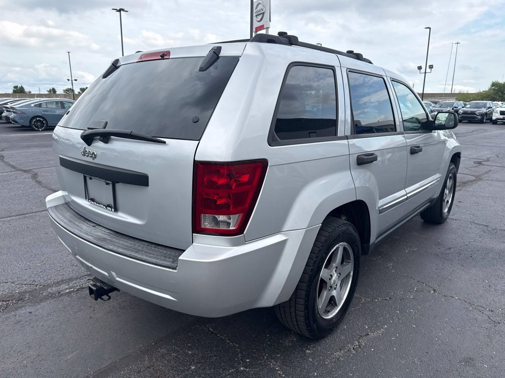Used 2005 Silver Jeep Laredo image 3