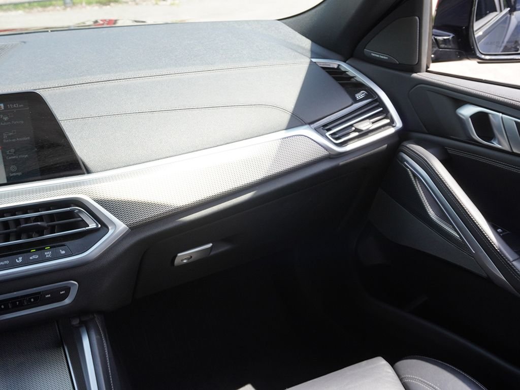 Used 2022 Black BMW xDrive40i image 27