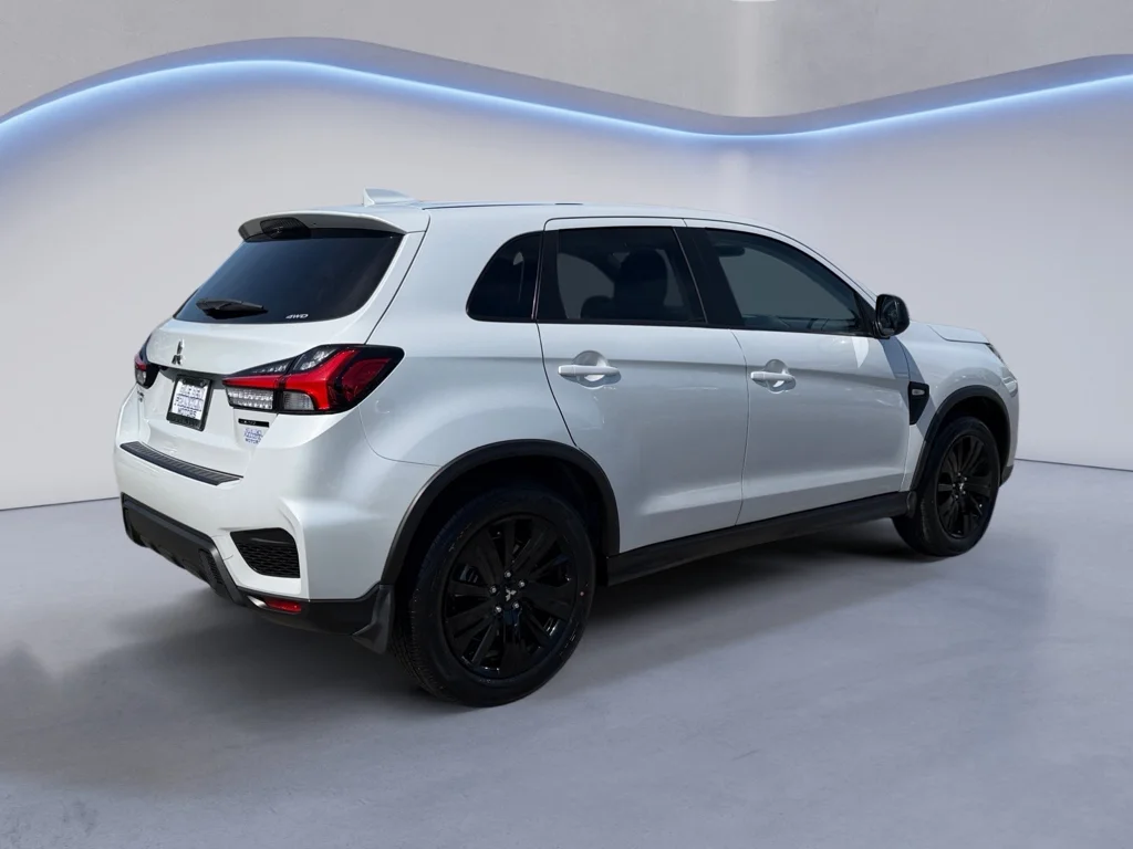 New 2026 White Diamond Mitsubishi LE image 3