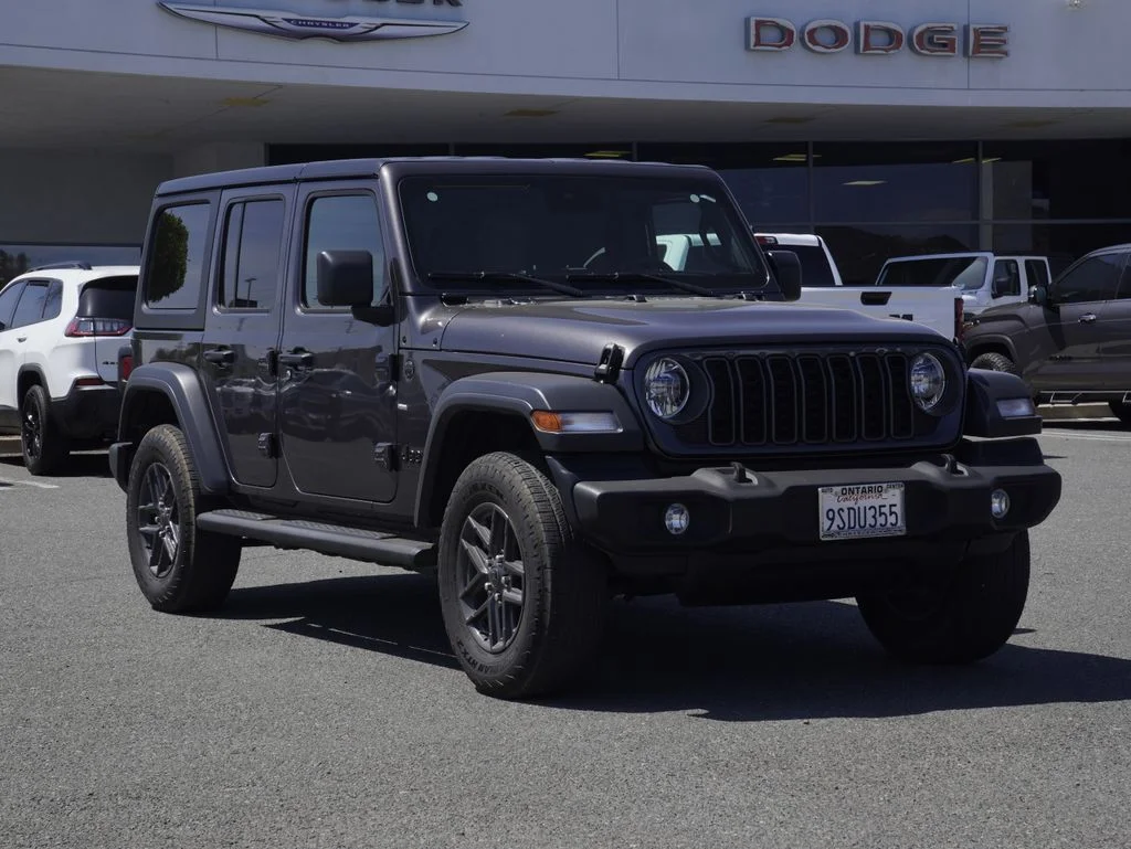 2025 Jeep Wrangler Sport S's photo