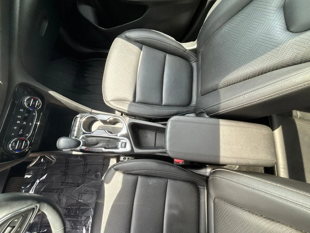 Used 2022 White Buick Essence image 15