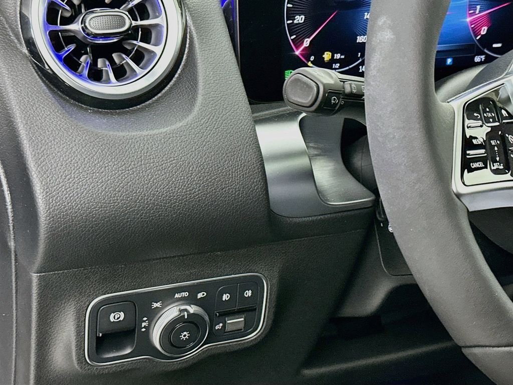 2026 Mercedes-Benz GLB GLB 250 - Photo 9
