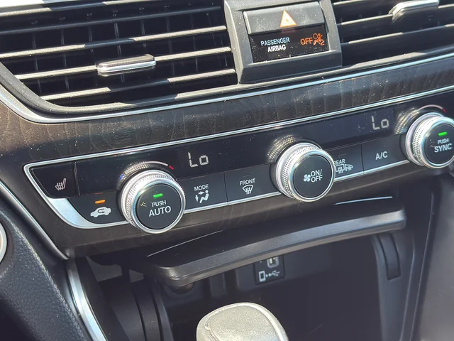 Used 2019 Silver Honda EX-L image 29
