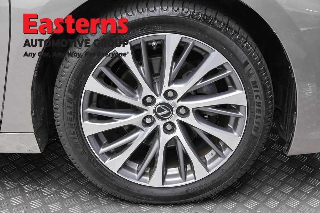 Used 2021 Silver Lexus 350 image 33
