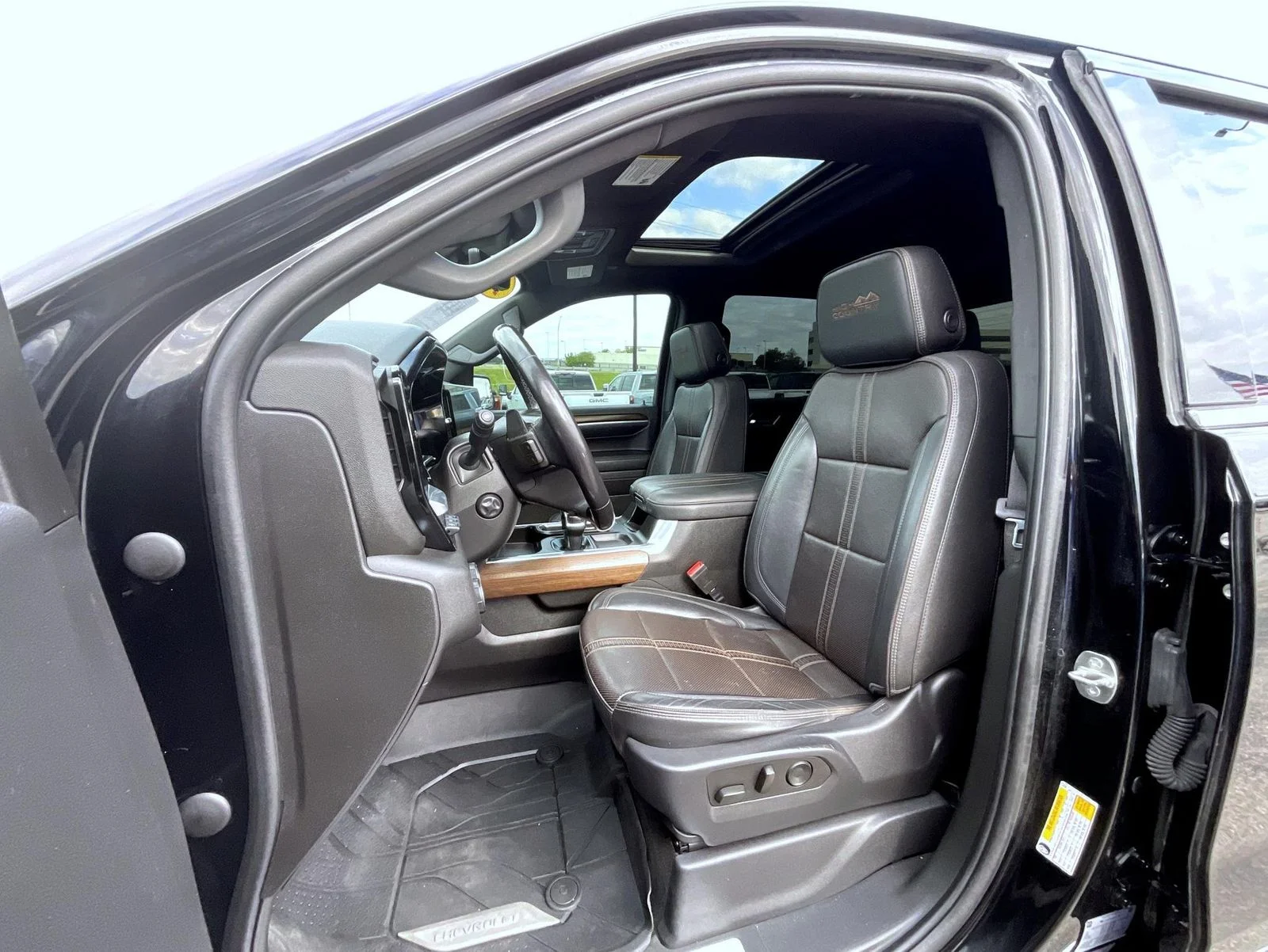 Used 2023 Black Chevrolet High Country image 10