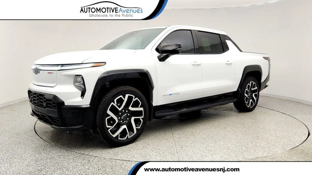 2024 Chevrolet Silverado EV RST's photo