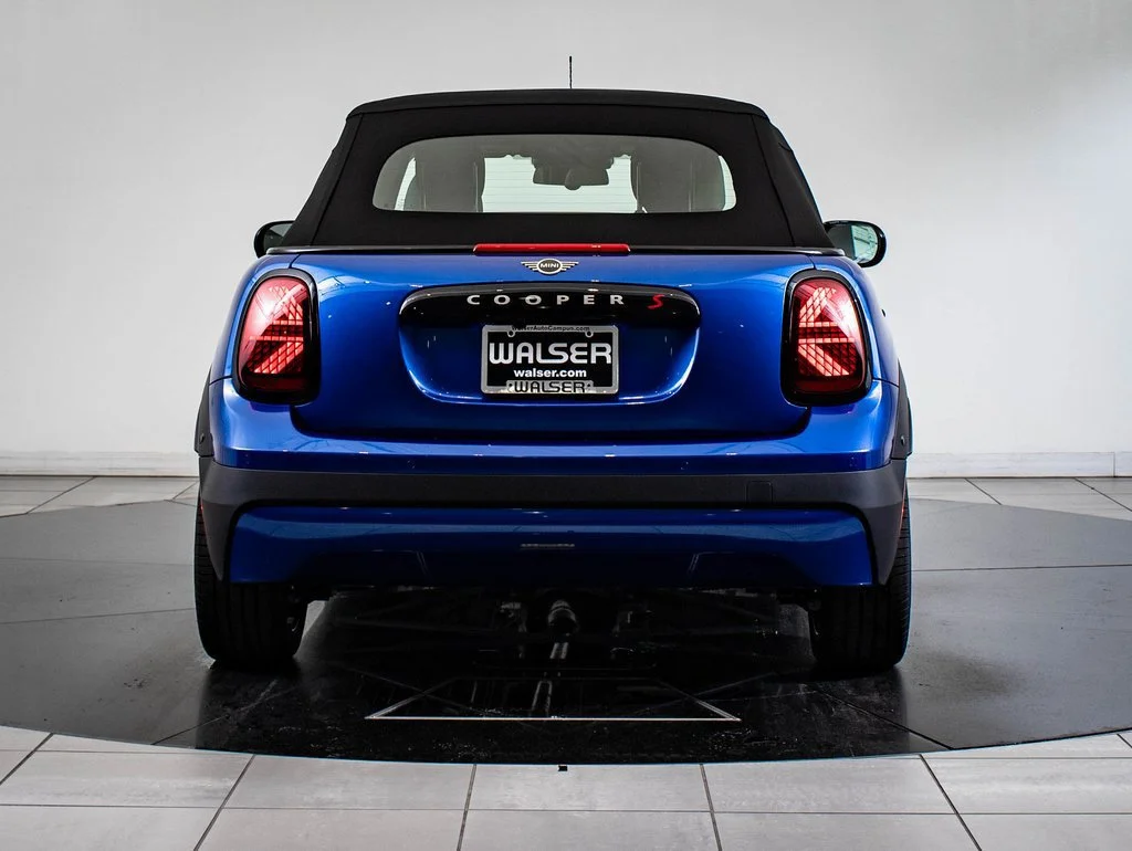 Certified Used 2026 Blazing Blue Metallic MINI Iconic image 7