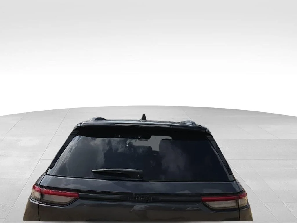 Used 2023 Gray Jeep Altitude X image 9