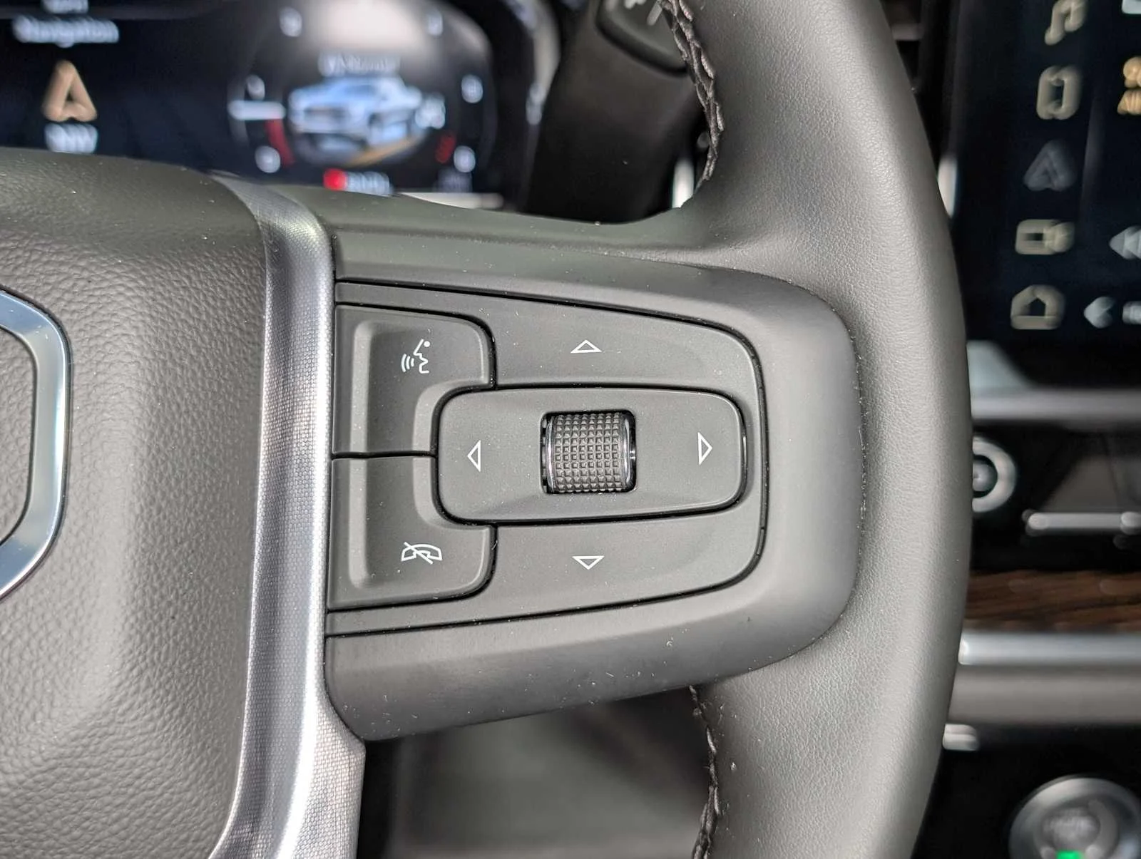 Used 2024 Onyx Black GMC Elevation image 31
