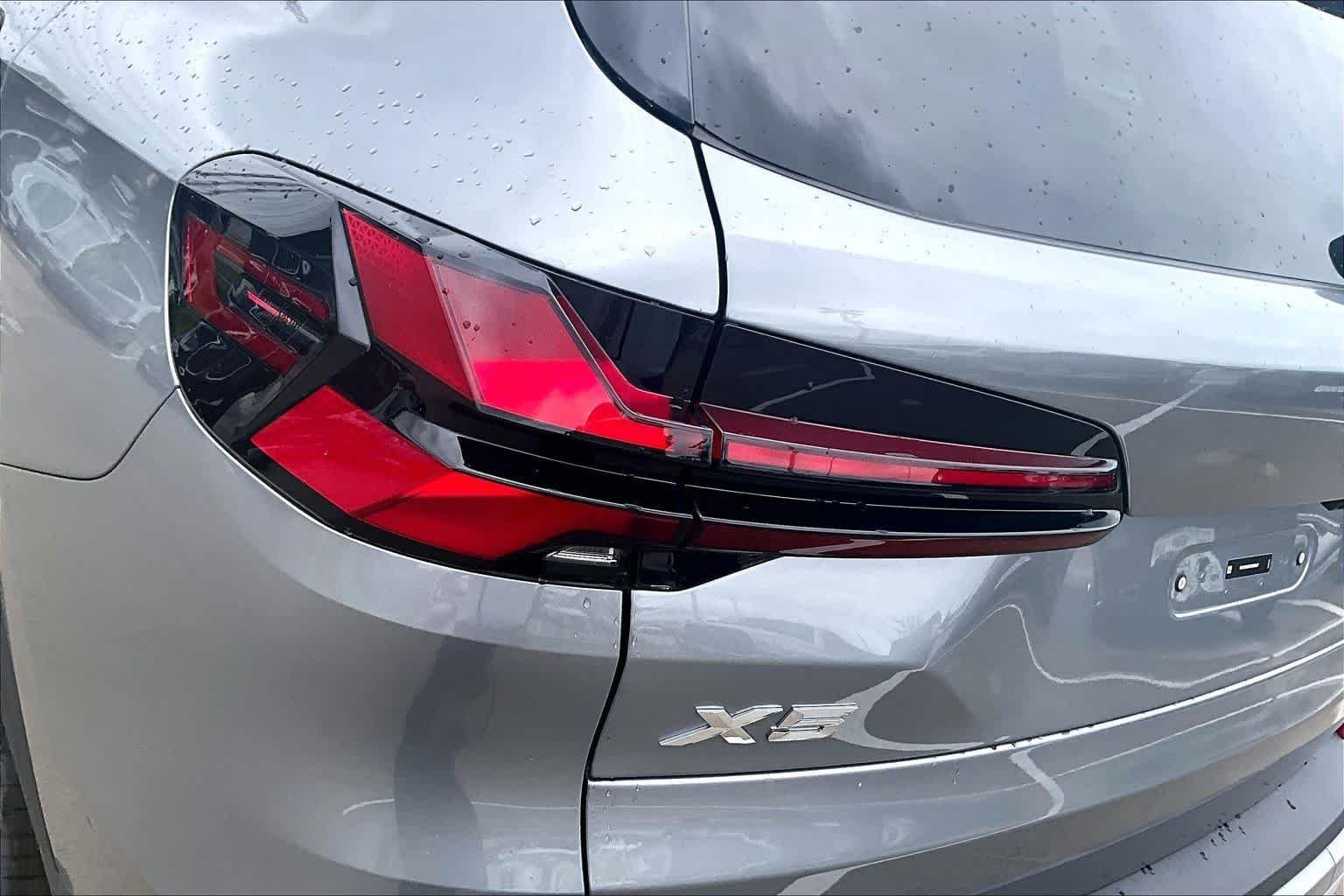 Used 2026 Skyscraper Grey Metallic BMW xDrive40i image 28