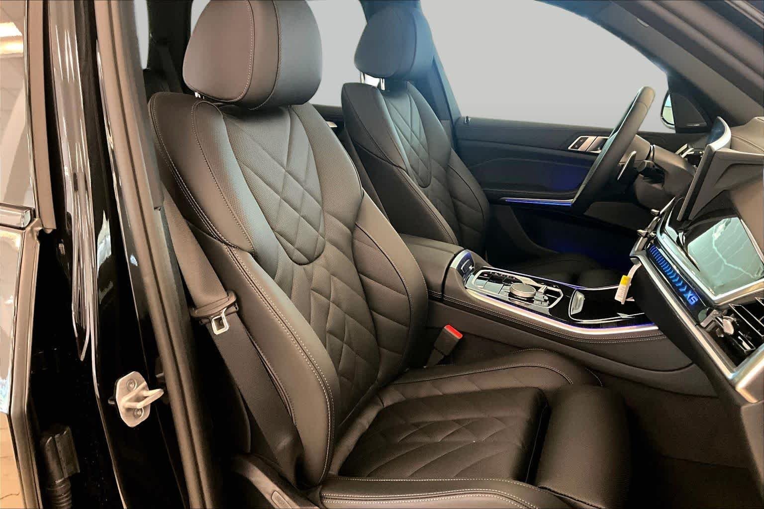 Used 2026 Black Sapphire Metallic BMW xDrive40i image 8