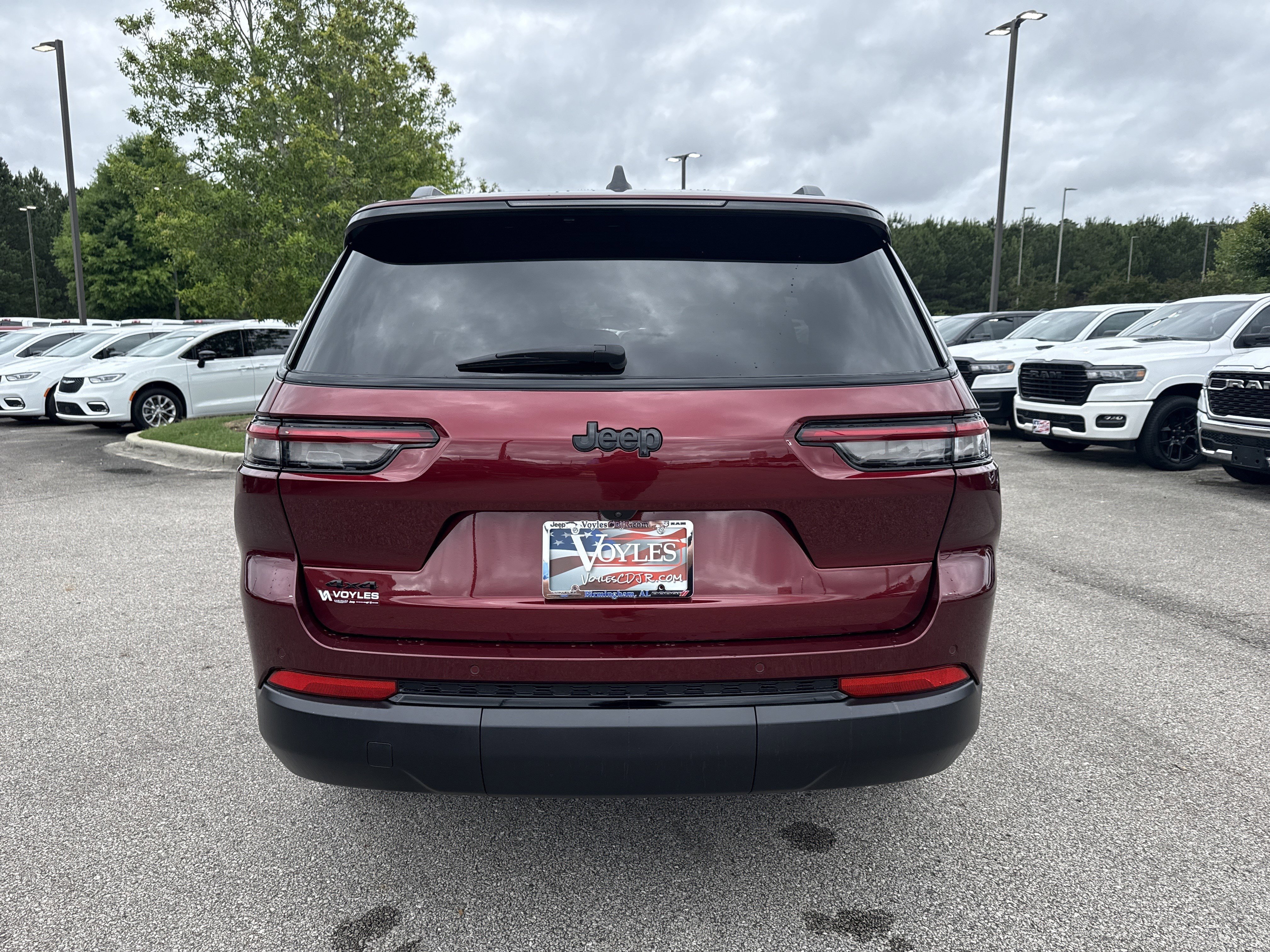 Used 2024 Velvet Red Pearlcoat Jeep Altitude image 6