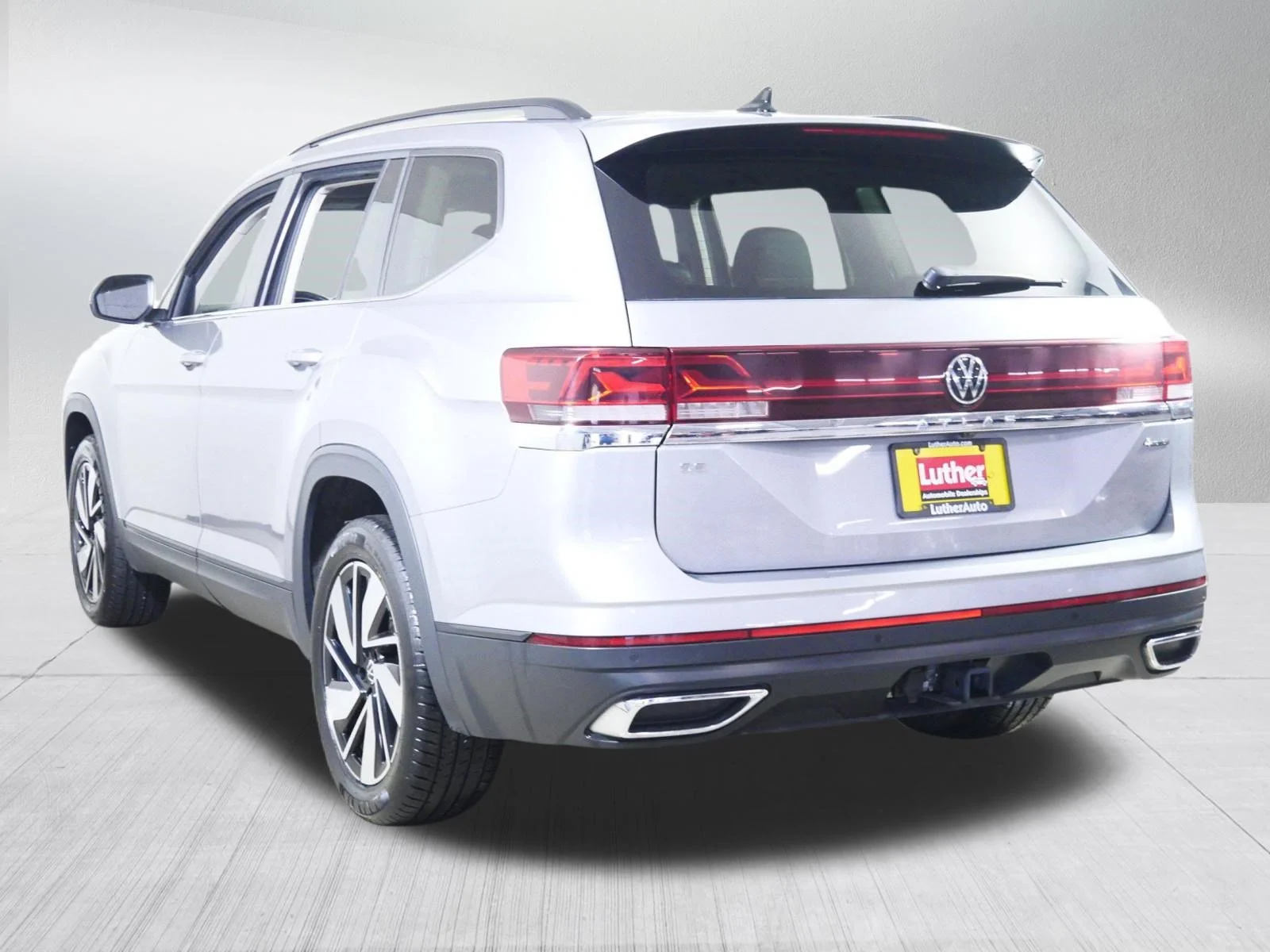 Used 2024 Silver Mist Metallic Volkswagen 2.0T SE w/Technology image 5