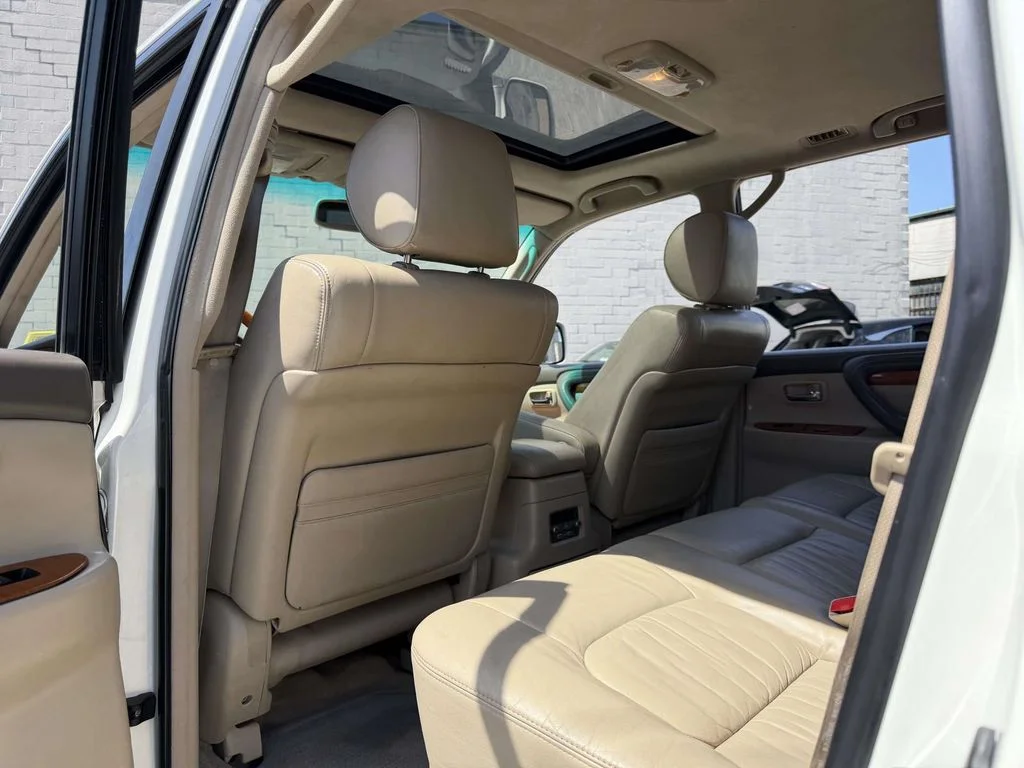 Used 2004 White Lexus 470 image 23