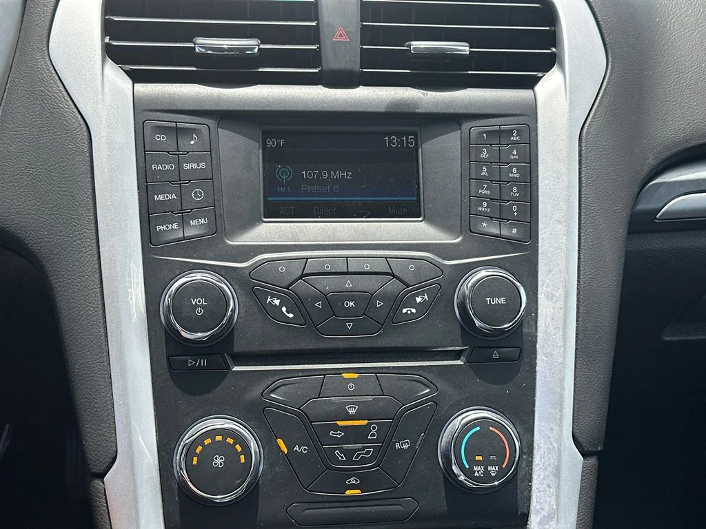 Used 2015 Silver Ford SE image 27