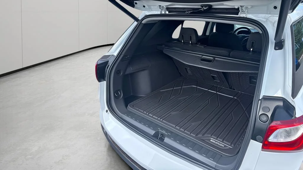 Used 2019 SUMMIT WHITE Chevrolet LT image 9