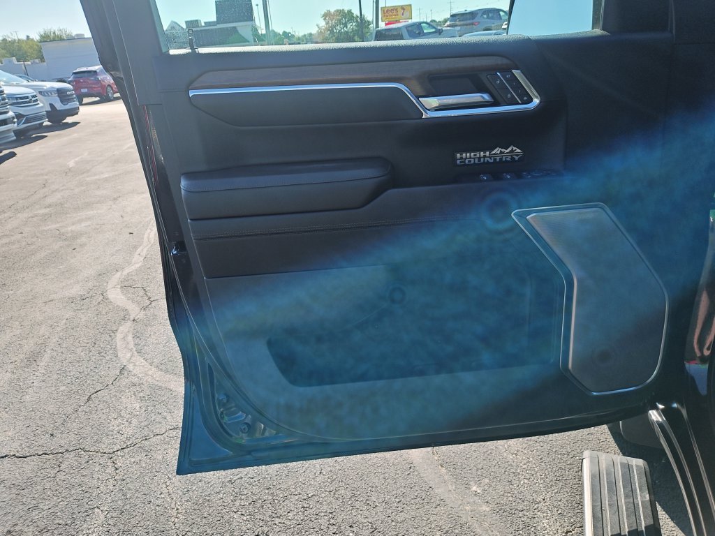 Used 2022 Black Chevrolet High Country image 7