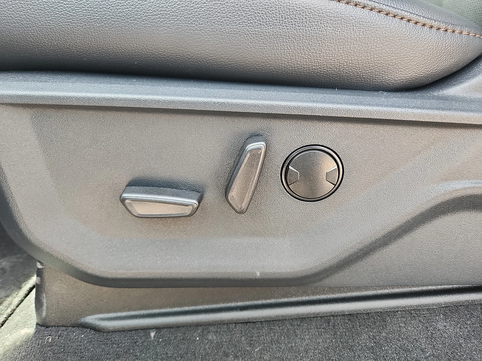 New 2027 Agate Black Metallic Ford LARIAT image 16